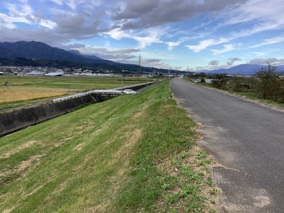 堤防の画像