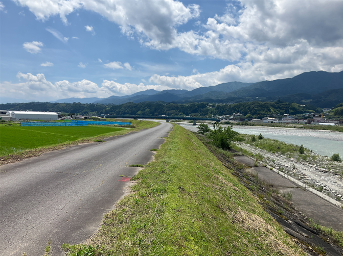 除草後の堤防画像2